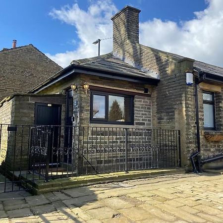 Unique Victorian Stable Conversion ハリファックス エクステリア 写真