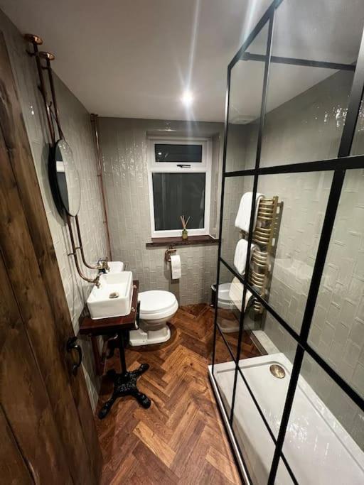Unique Victorian Stable Conversion ハリファックス エクステリア 写真