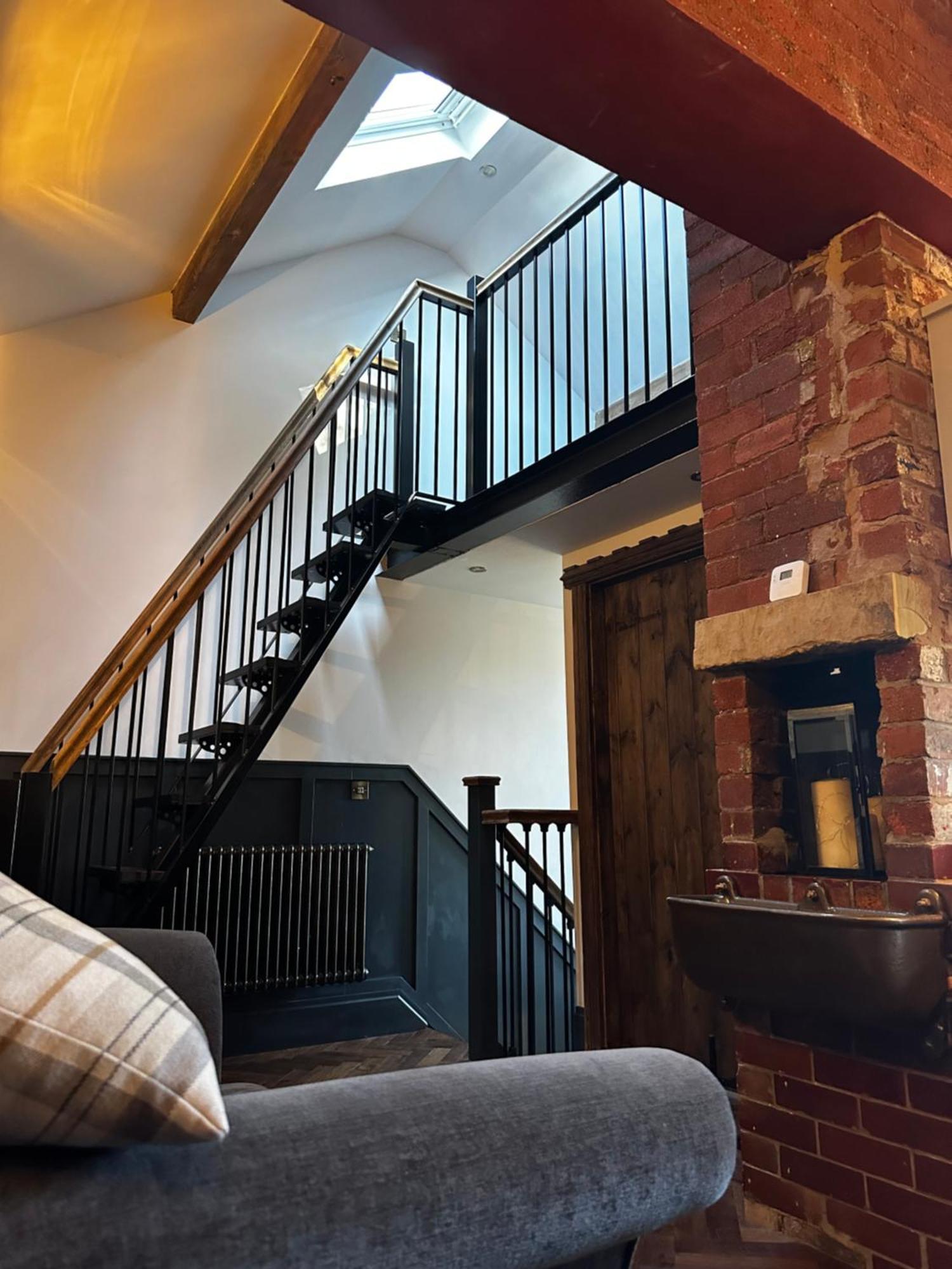 Unique Victorian Stable Conversion ハリファックス エクステリア 写真